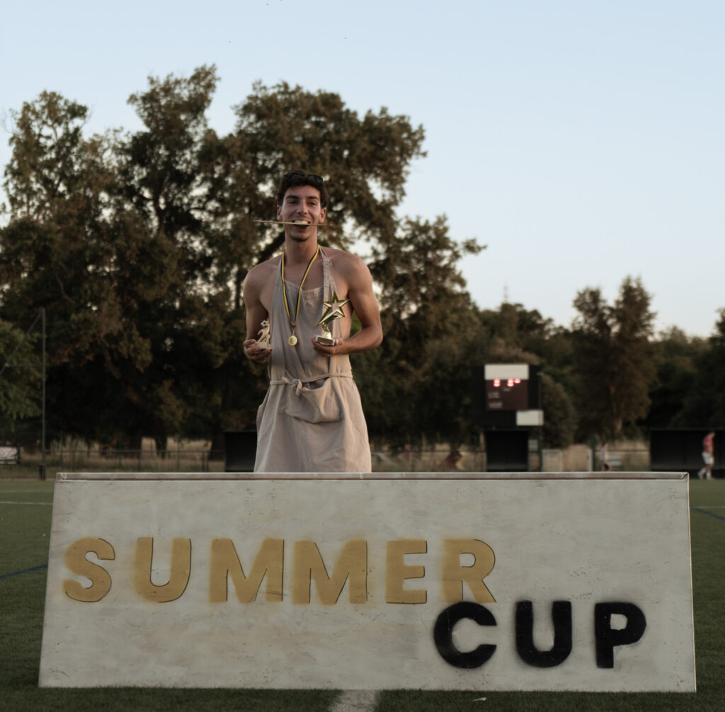Participant récompensé comme meilleur joueur et buteur lors du tournoi Summer Cup